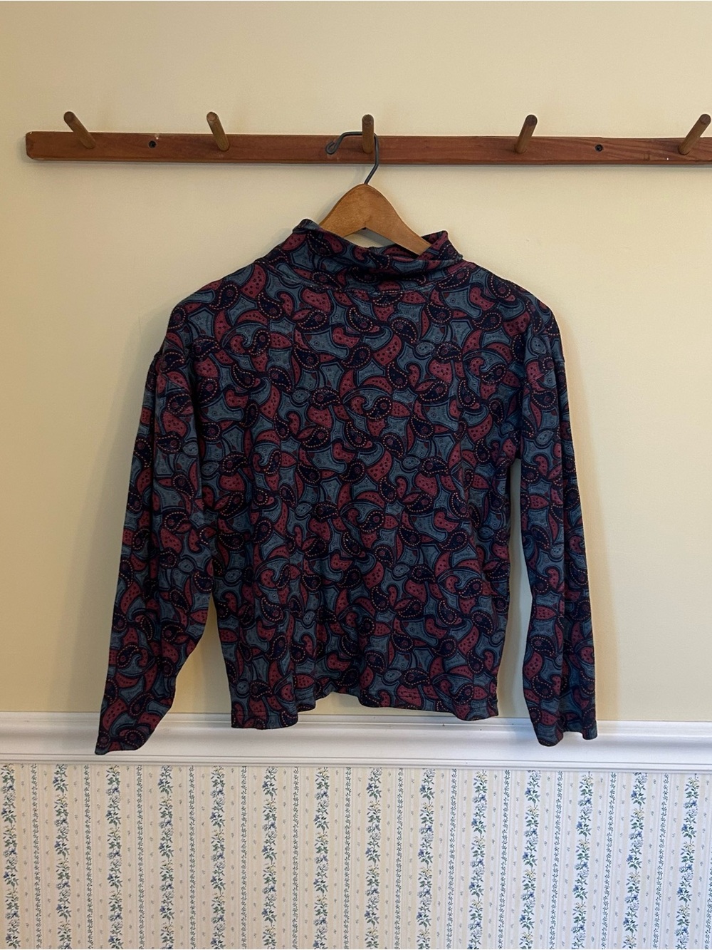 VINTAGE Extra Patterned Turtleneck Long Sleeve Top